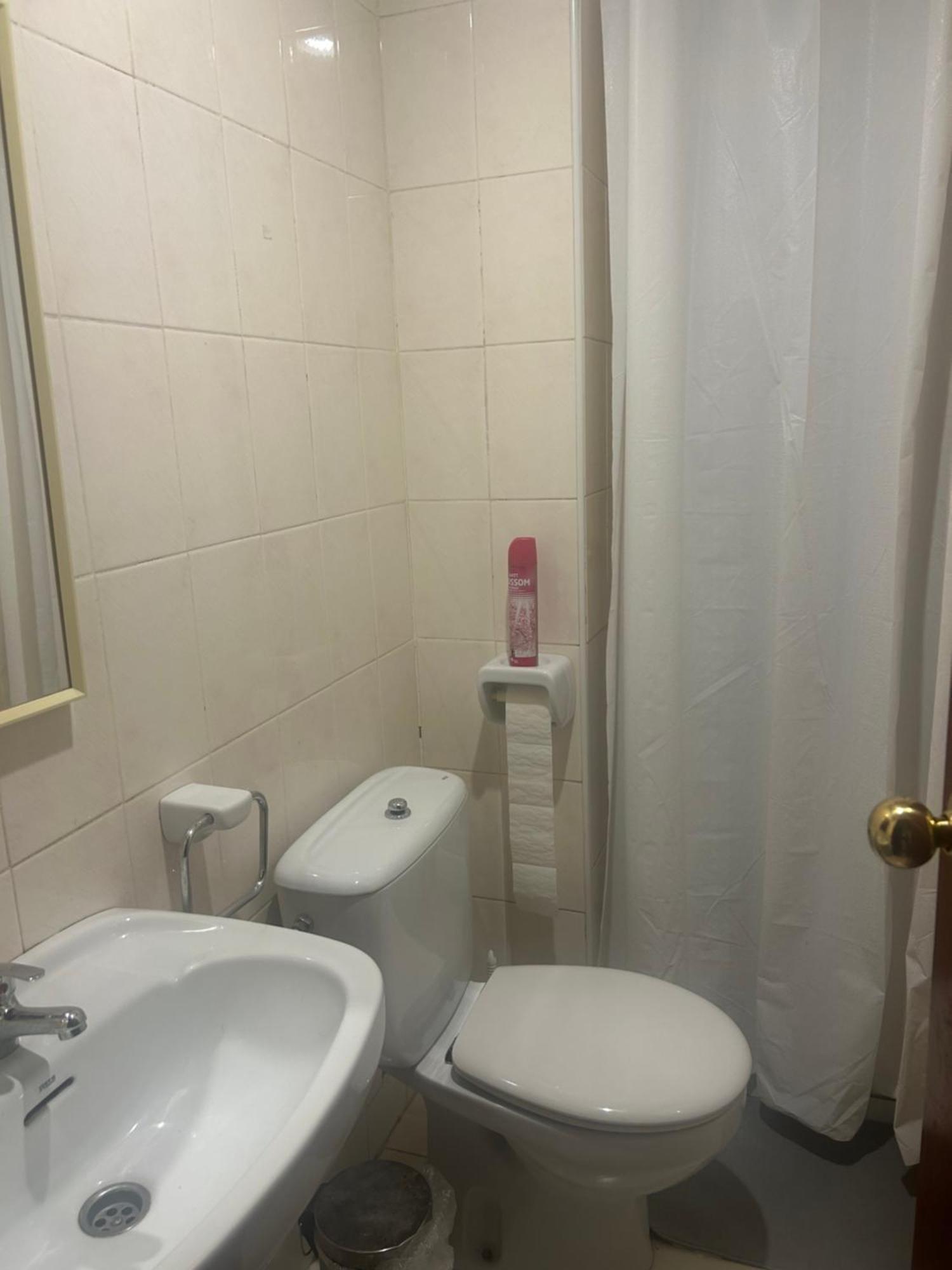 Апартаменты Habitacion Doble En Figueres Фигерас Экстерьер фото